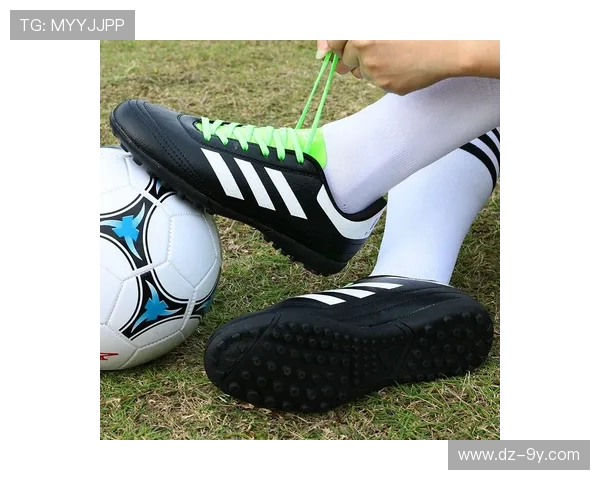 创新型足球橡胶漆鞋打造高性能抓地力与舒适度完美结合的新体验